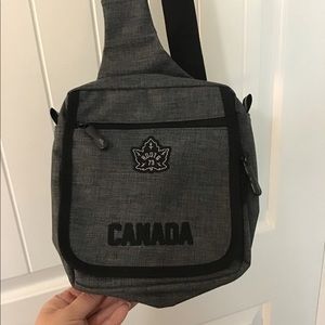 Roots 73 Crossbody Shoulder Bag Black/Gray